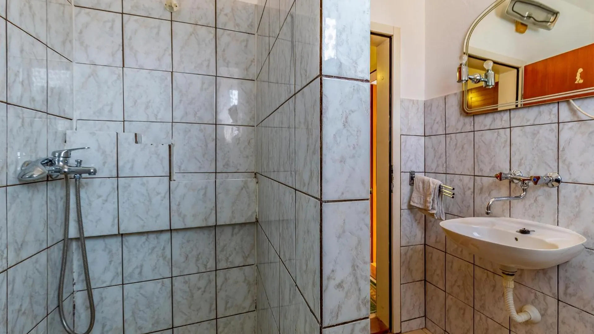 Awesome Apartment In Liznjan With Wifi